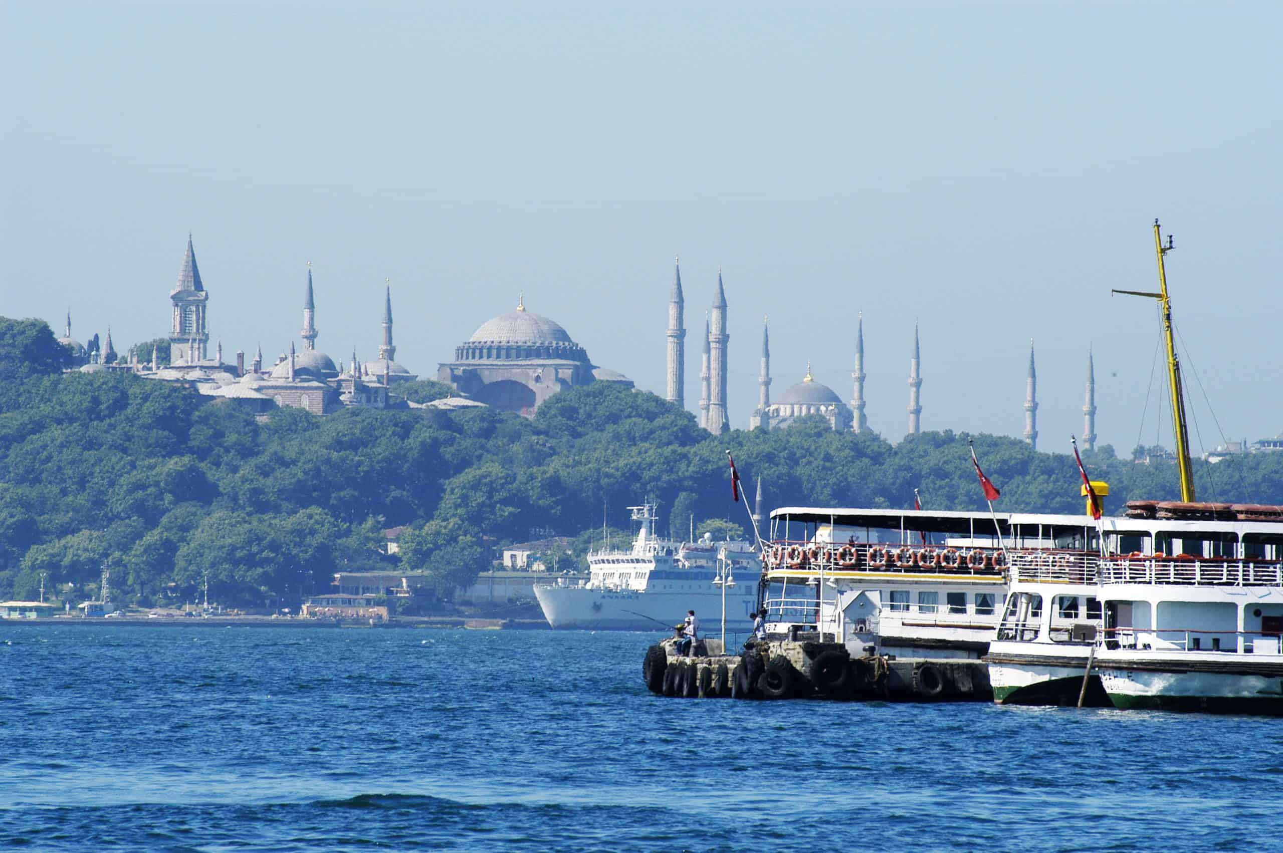 Стамбул находка. Стамбул Босфор. Турецкий пролив Босфор. Босфорский залив Стамбула. Турция пролив Босфор (Bosphorus).